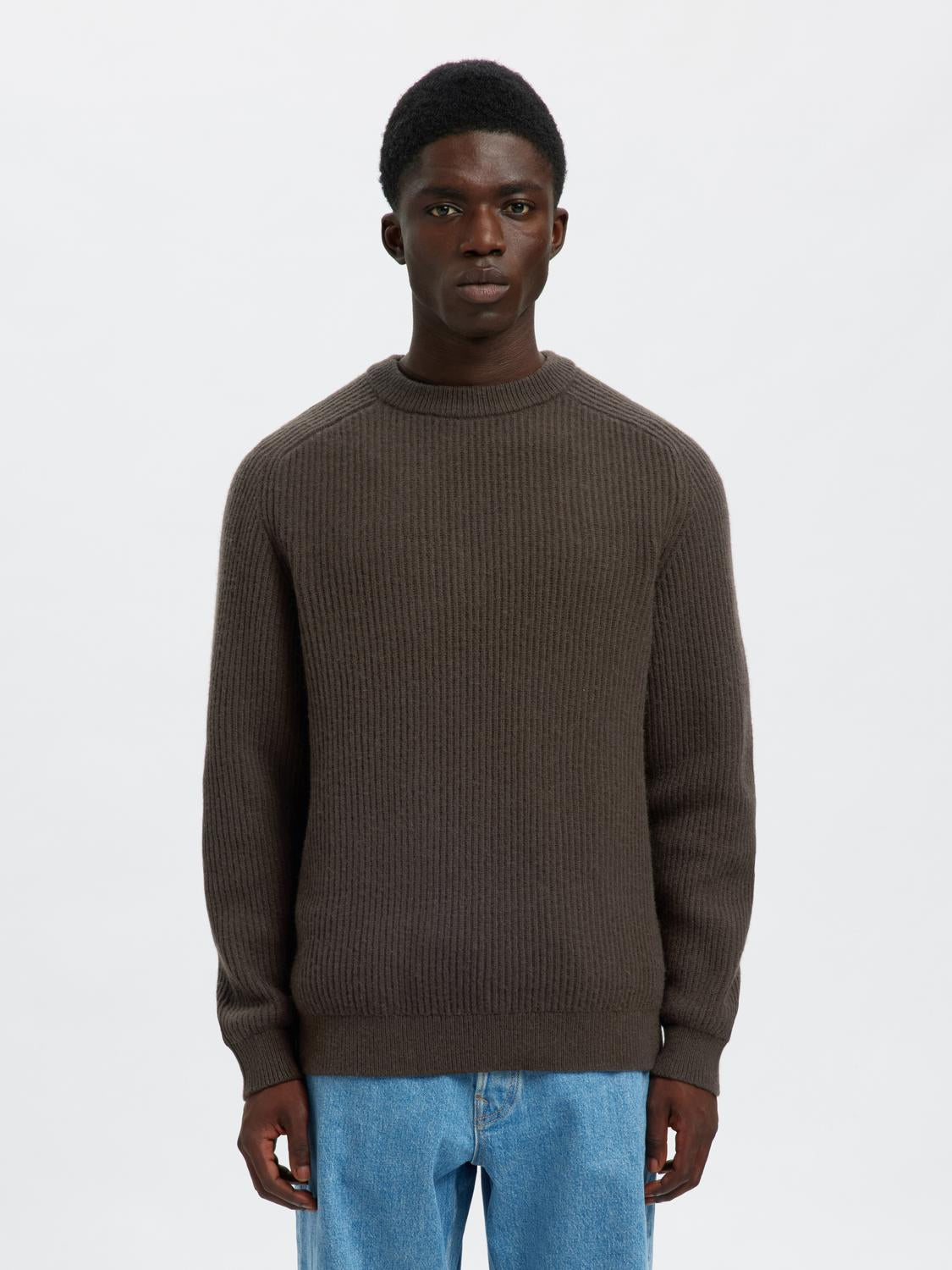 model_shot-front